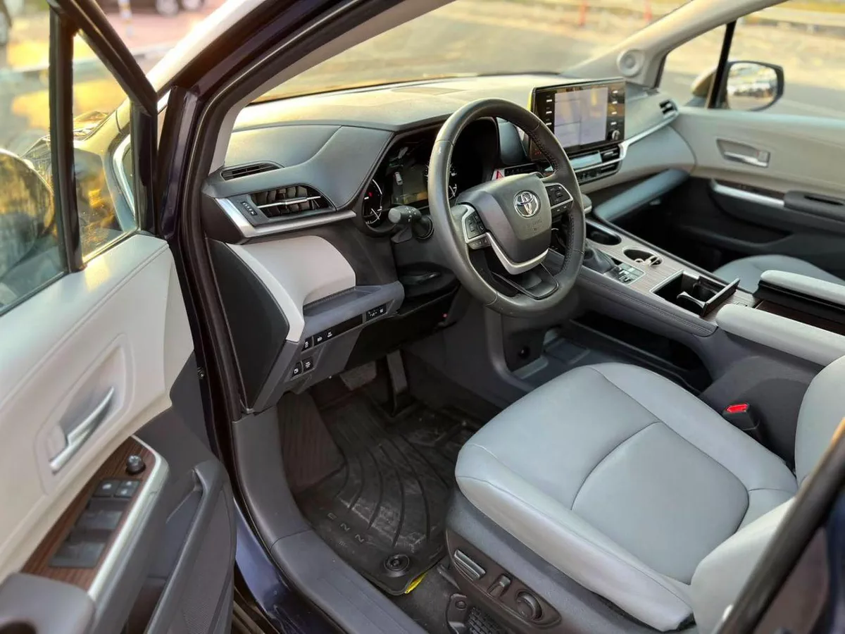 Toyota Sienna  2024 Toyota Sienna XLE Hybrid Full Option 2.5L V4 - 7 Seater Doors Full Auto With Radar - Rear Camer-7-0