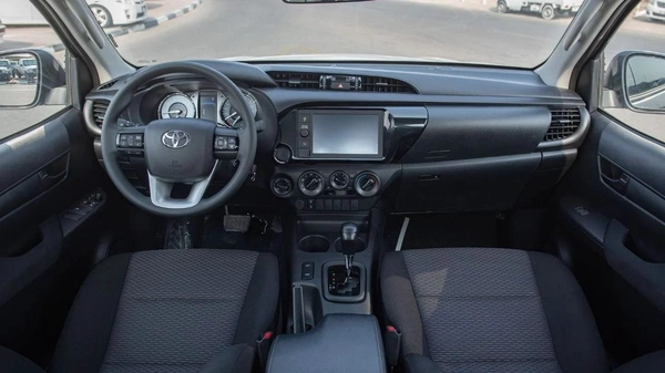 Toyota Hilux 2.4L AT DIESEL