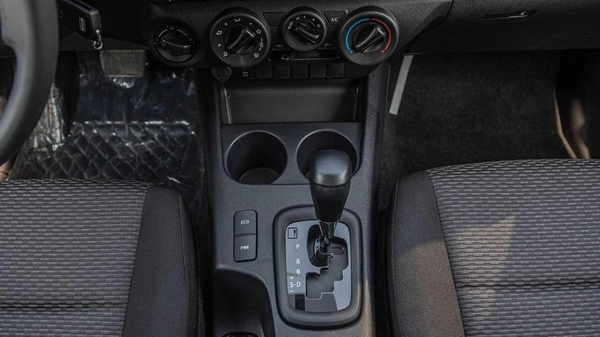 Toyota Hilux 2.4L AT DIESEL