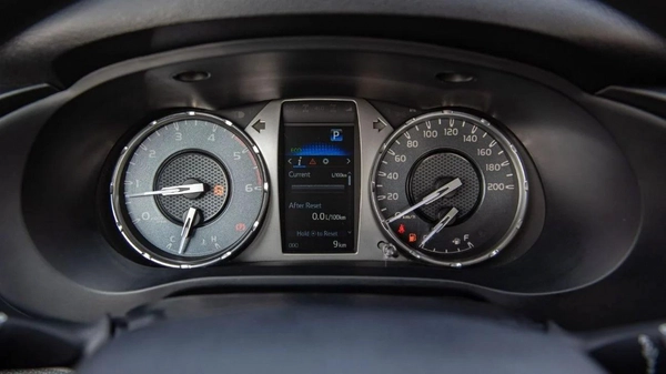 Toyota Hilux 2.4L AT DIESEL