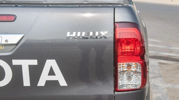 Toyota Hilux 2.4L AT DIESEL