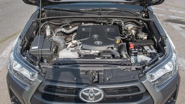 Toyota Hilux 2.4L AT DIESEL