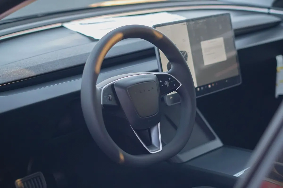 TESLA MODEL 3 2024TESLA-8-8