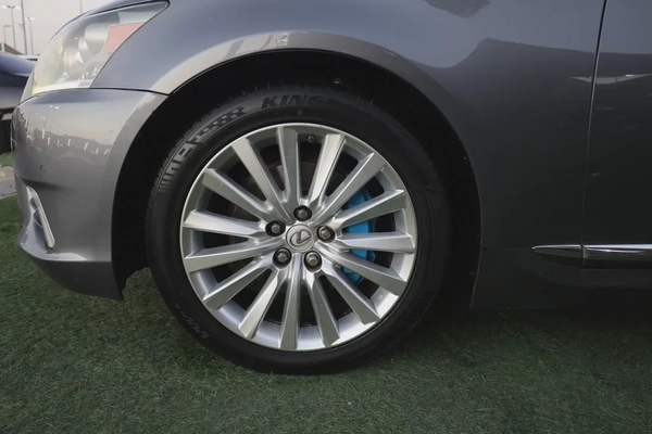 Used Lexus LS 460 4 door 4.6L SWB 2014