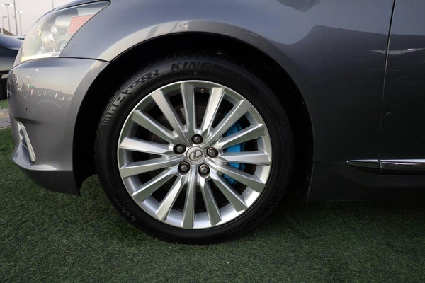Used Lexus LS 460 4 door 4.6L SWB 2014