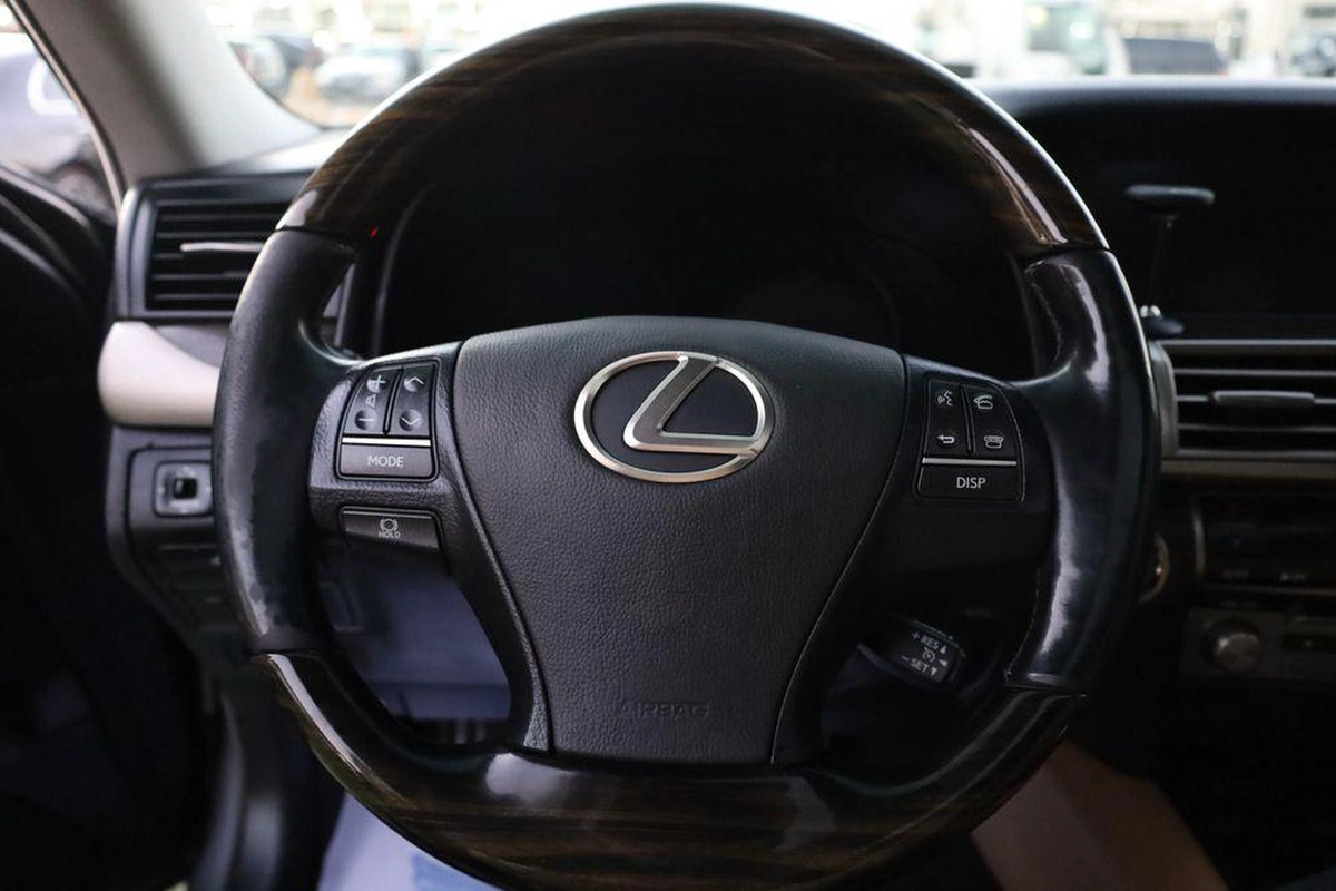 Used Lexus LS 460 4 door 4.6L SWB 2014-4-4