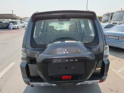 Mitsubshi pajero 2015 Gary color GCC calen car-3