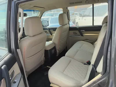 Mitsubshi pajero 2015 Gary color GCC calen car-5