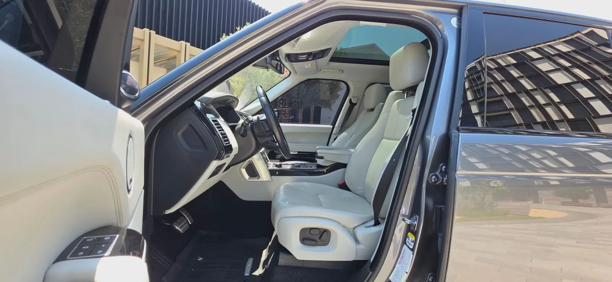 2015-Range Rover Vouge SE-5.0L-Excellent condition-Less Kilometer Driven-10-10