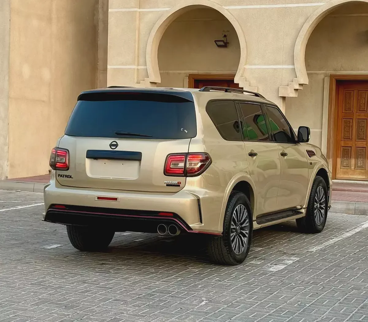 Nissan Patrol 2016 LE Platinum - GCC Specs - Pristine Condition-5-5
