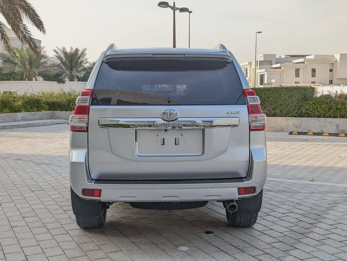 TOYOTA PRADO 2016 VXR FULL OPTION V4 2.7L GCC IN EXCELLENT CONDITION-17-17