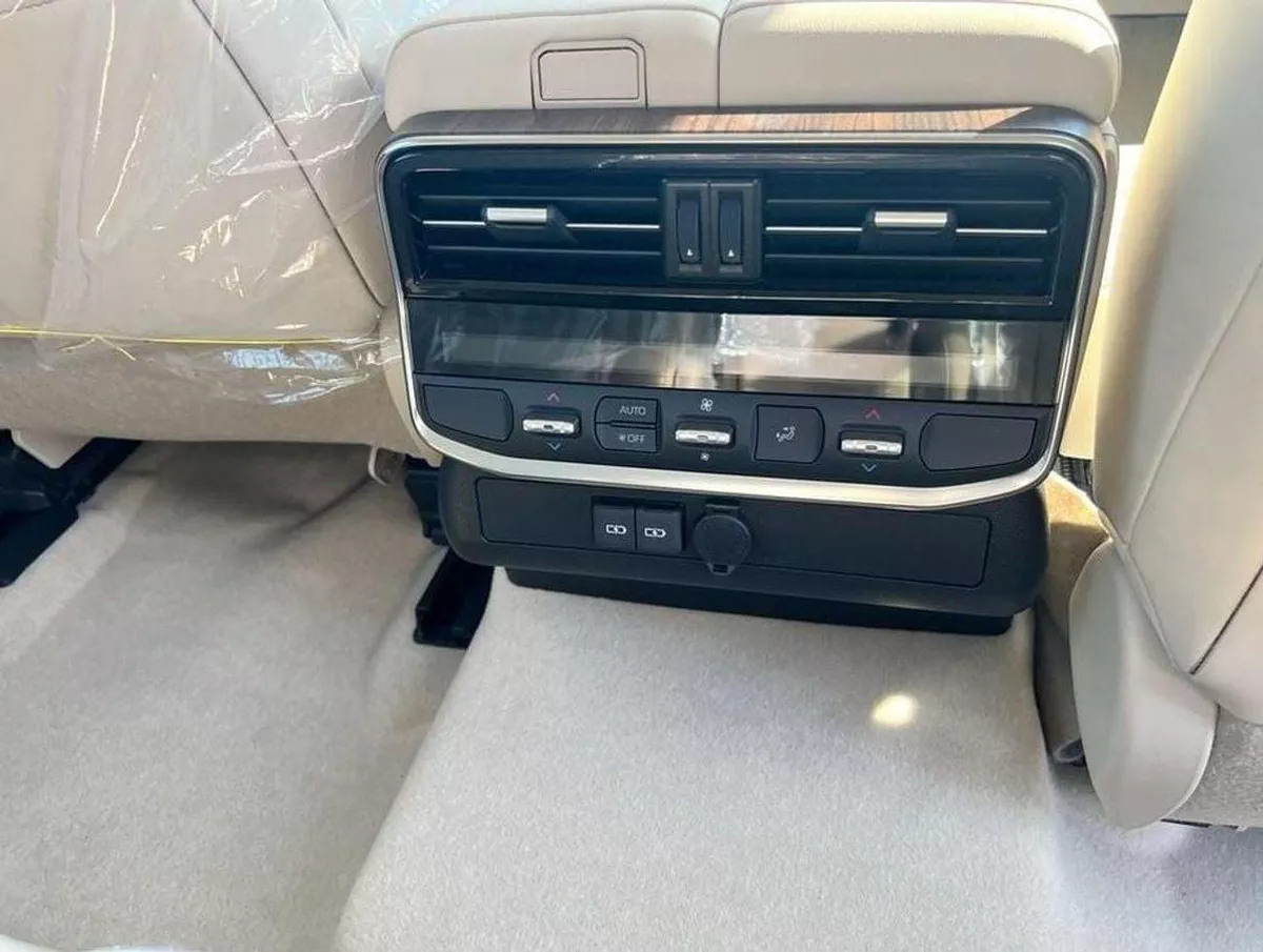 Toyota Land Cruiser VX-8-0