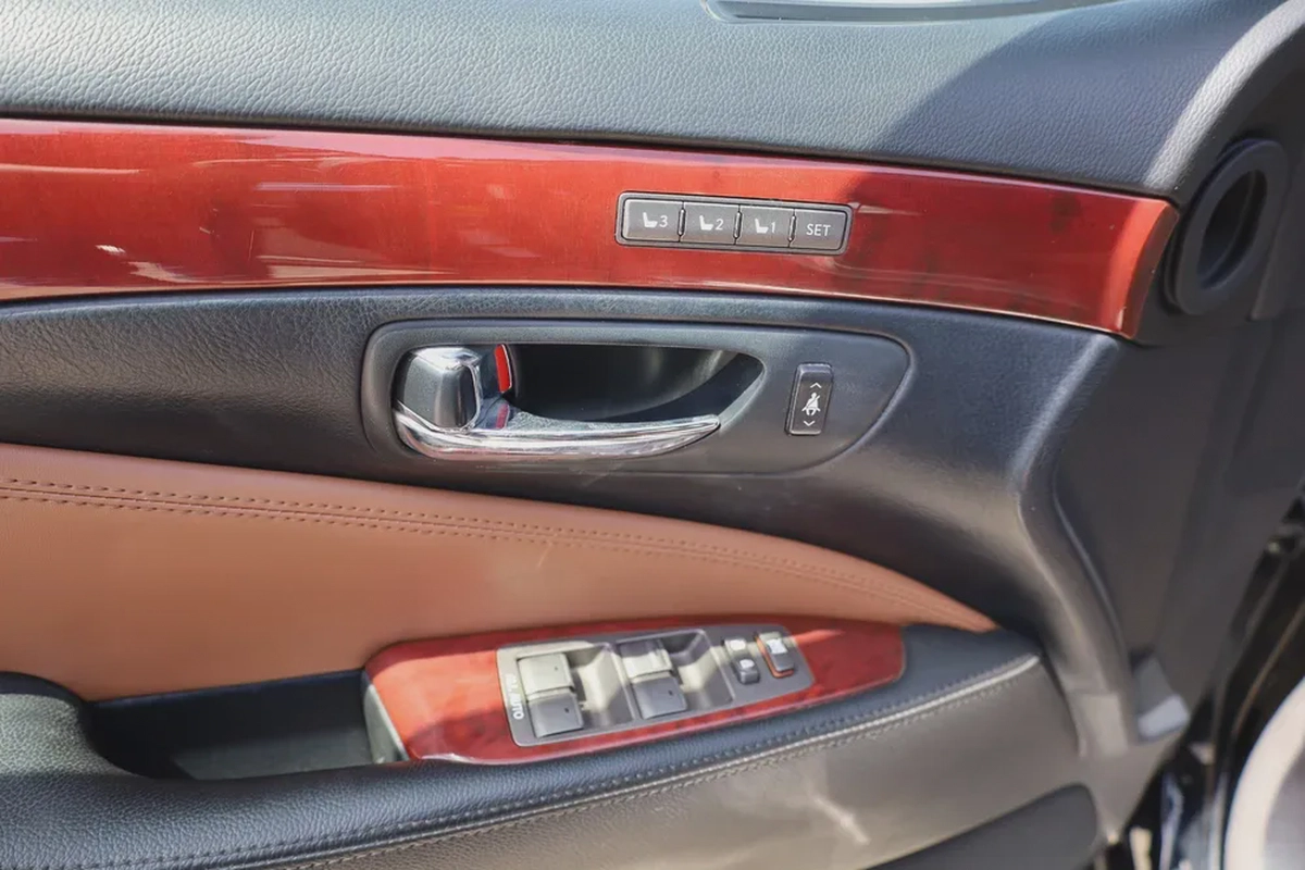 Used Lexus LS 460 4 door 4.6L SWB 2011-4-4