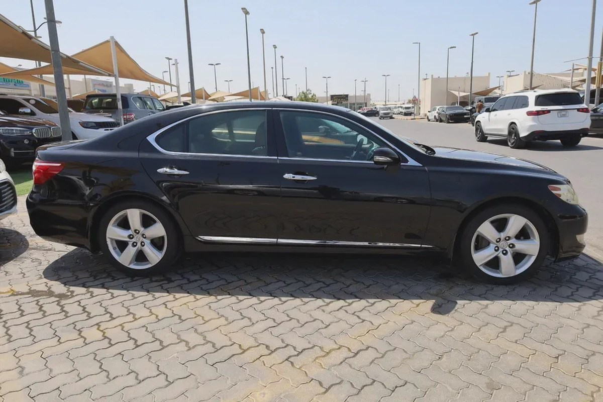 Used Lexus LS 460 4 door 4.6L SWB 2011-7-7