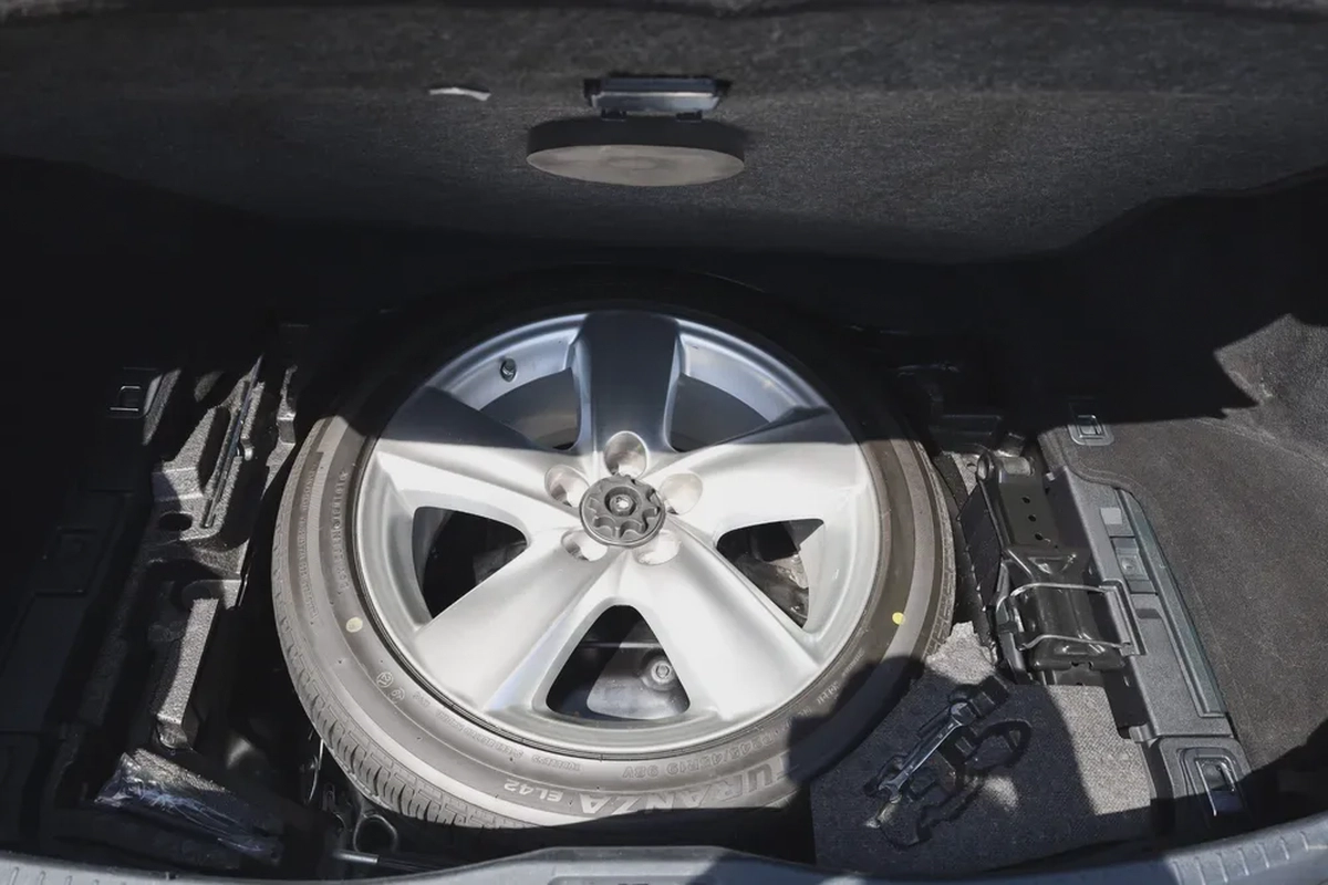 Used Lexus LS 460 4 door 4.6L SWB 2011-6-6
