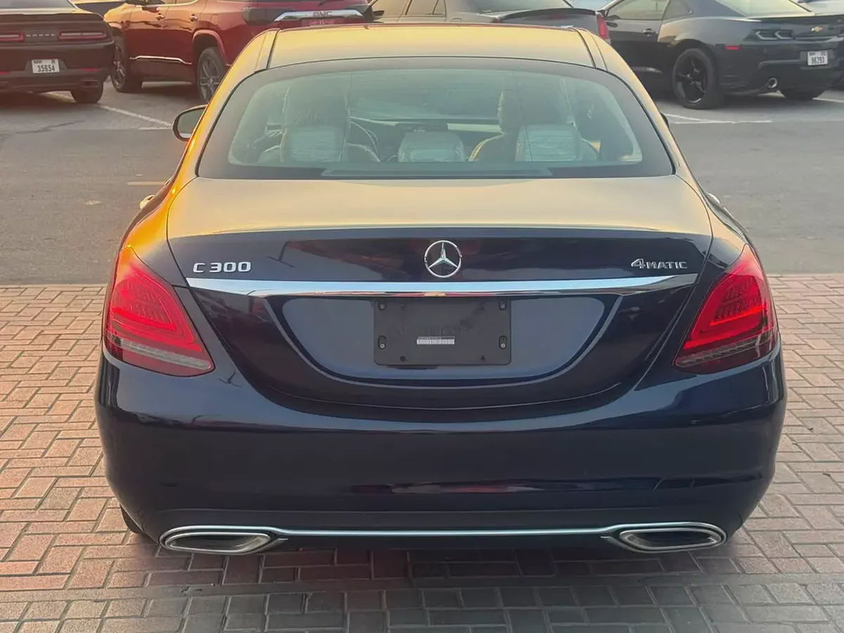 مرسيدس C300 مواصفات أمريكية فل اوبشن بحالة جيدة-4-4