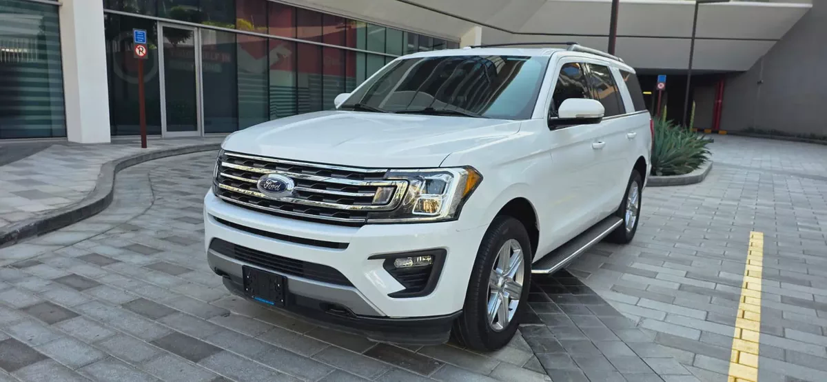 2021-Ford Expedition XLT-Panoramic Roof-Leather Seats-Under Warranty-Bank Finance Available
