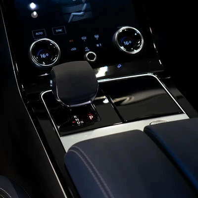AED 3,161 pm • 0% Downpayment • Velar R-Dynamic • 1 Year Warranty • Full Service History-5