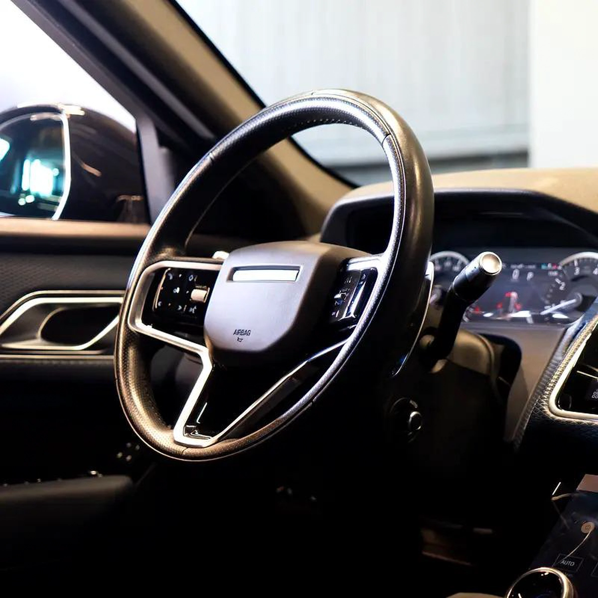 AED 3,161 pm • 0% Downpayment • Velar R-Dynamic • 1 Year Warranty • Full Service History-13-13