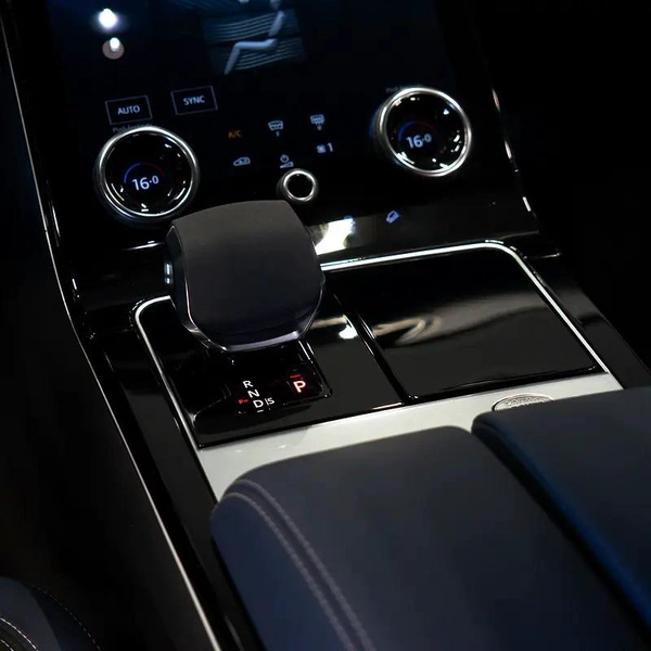 AED 3,161 pm • 0% Downpayment • Velar R-Dynamic • 1 Year Warranty • Full Service History