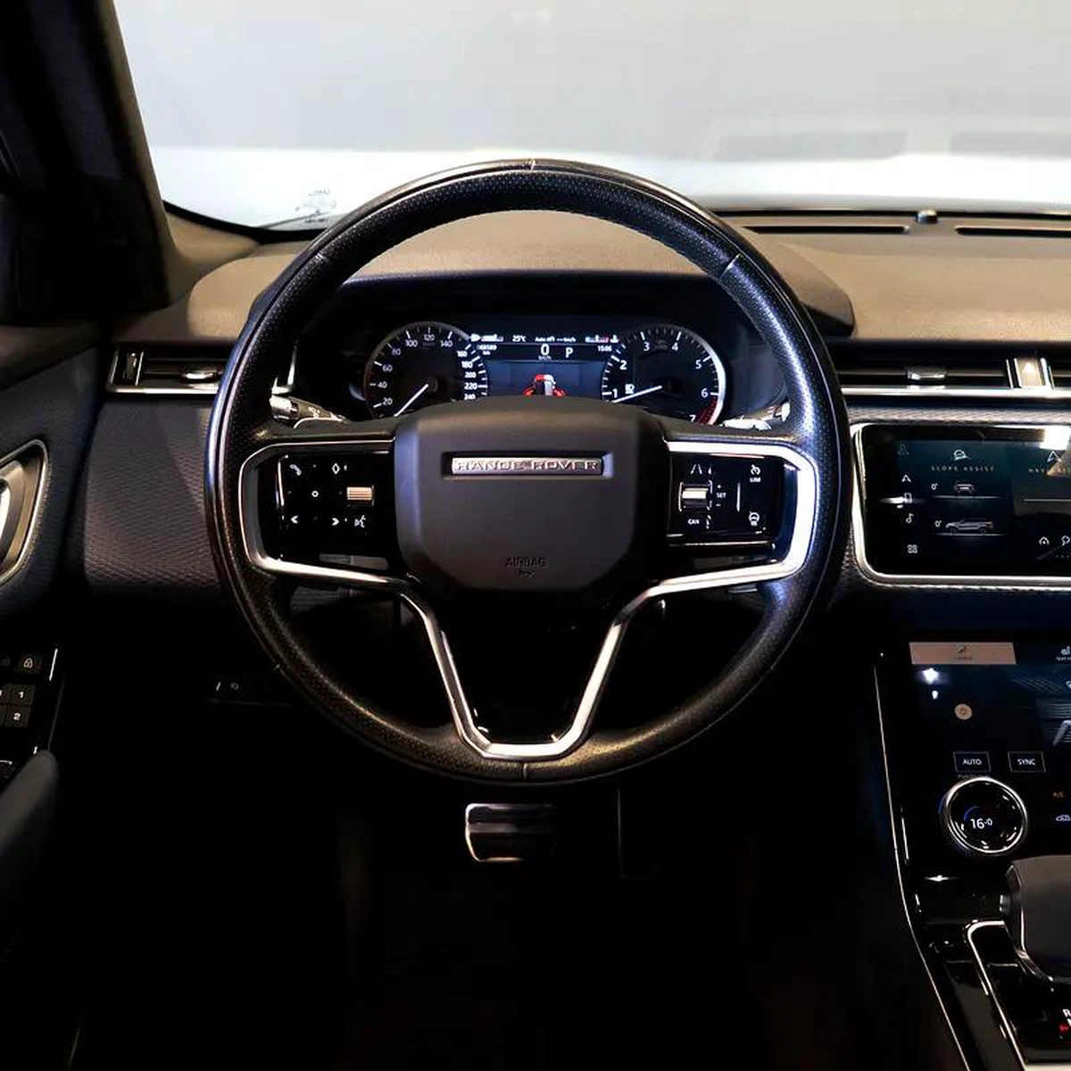 AED 3,161 pm • 0% Downpayment • Velar R-Dynamic • 1 Year Warranty • Full Service History-7-7
