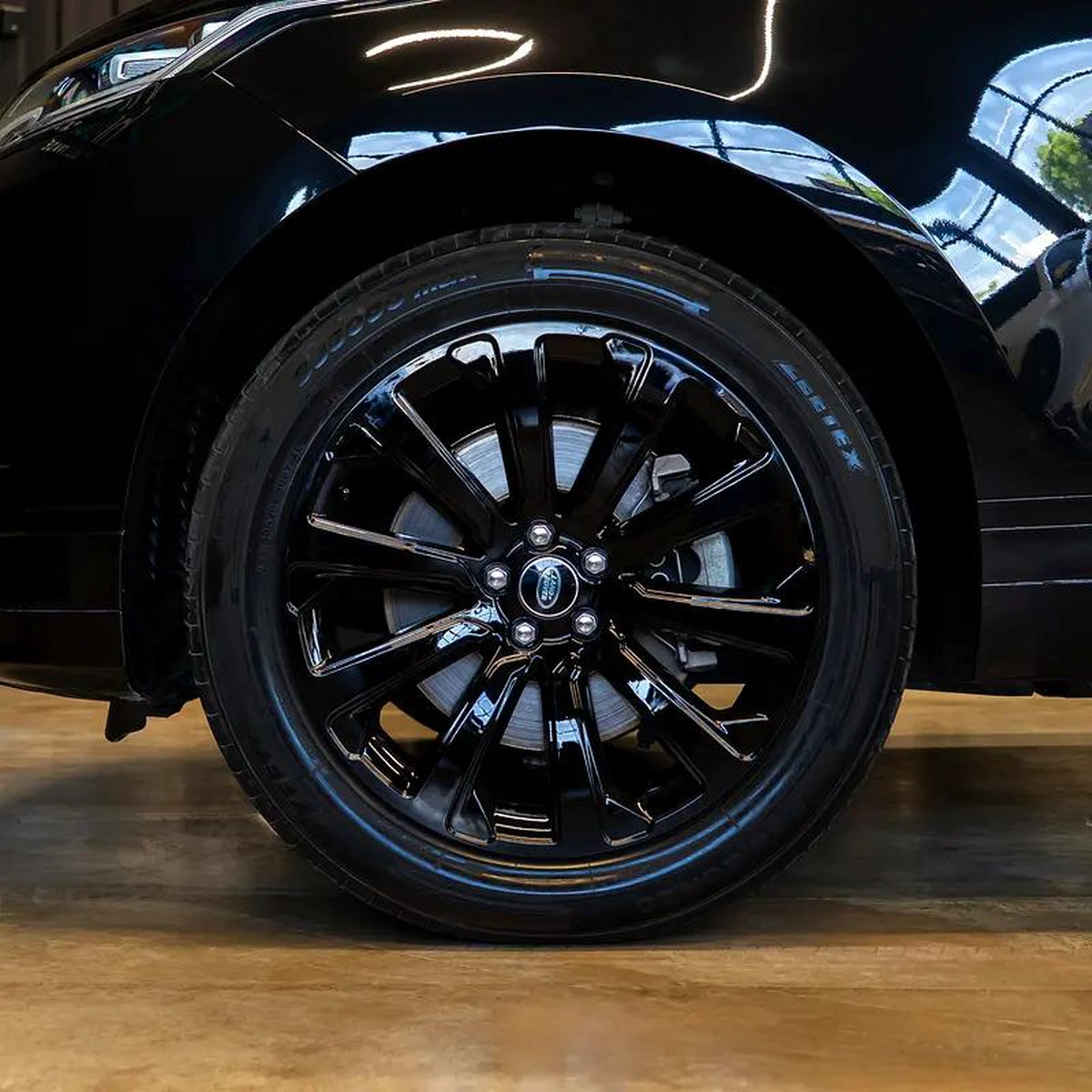 AED 3,161 pm • 0% Downpayment • Velar R-Dynamic • 1 Year Warranty • Full Service History-2-2