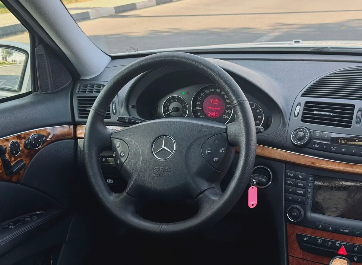 BENZ E240 | V6 | CLEAN CAR FRESH JAPAN IMPORT-19-19