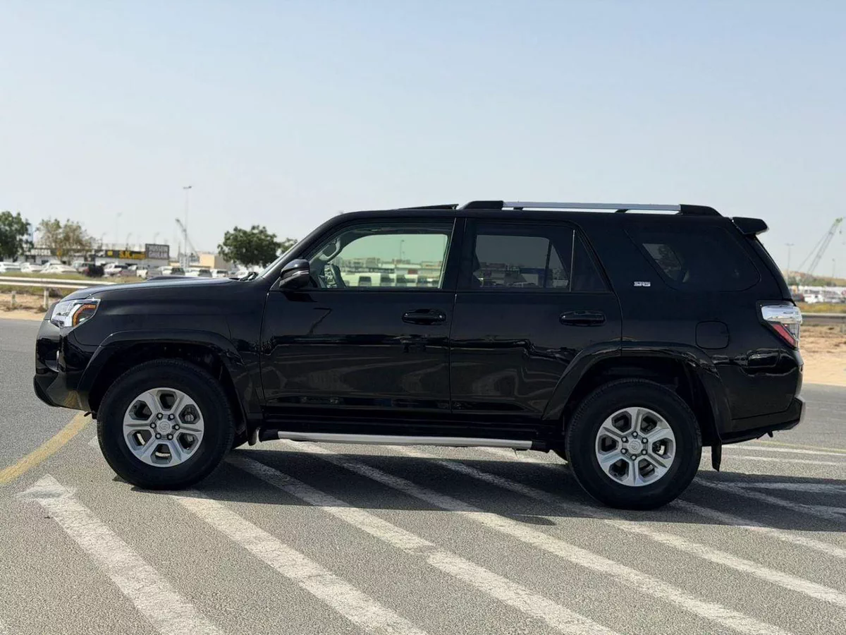 Toyota 4Runner  2022 Toyota 4Runner Full Option+ 4.0L V6 - AWD 4x4 With Radar & Push Start - Sunroof-3-0