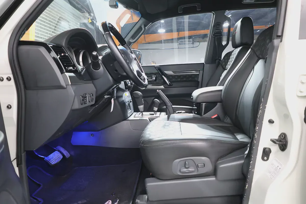 Mitsubishi Pajero Signature Edition 3.8 GLS 2020 | GCC Specs | Pristine Condition-8-8