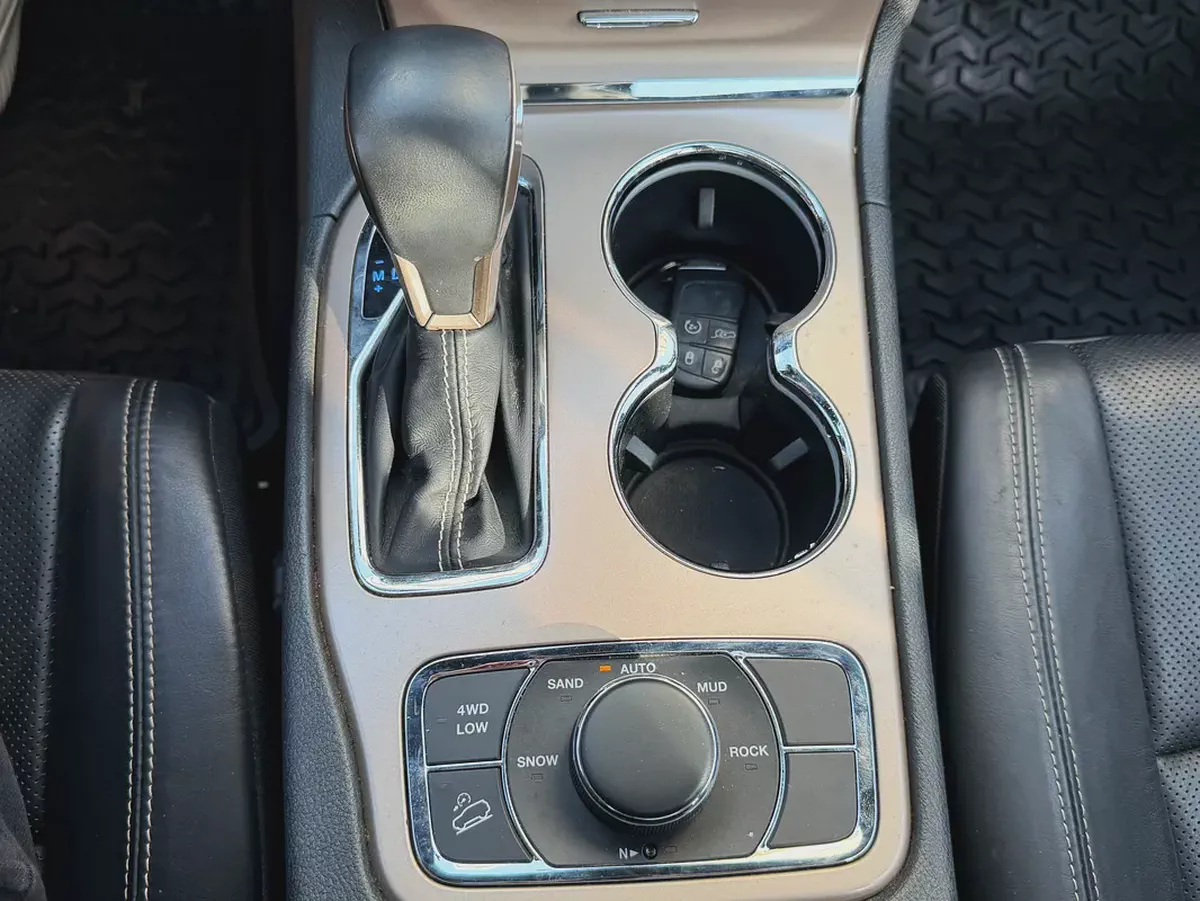 2017 Jeep Grand Cherokee Limited 5.7L V8 | GCC Specs | Excellent Condition-9-9