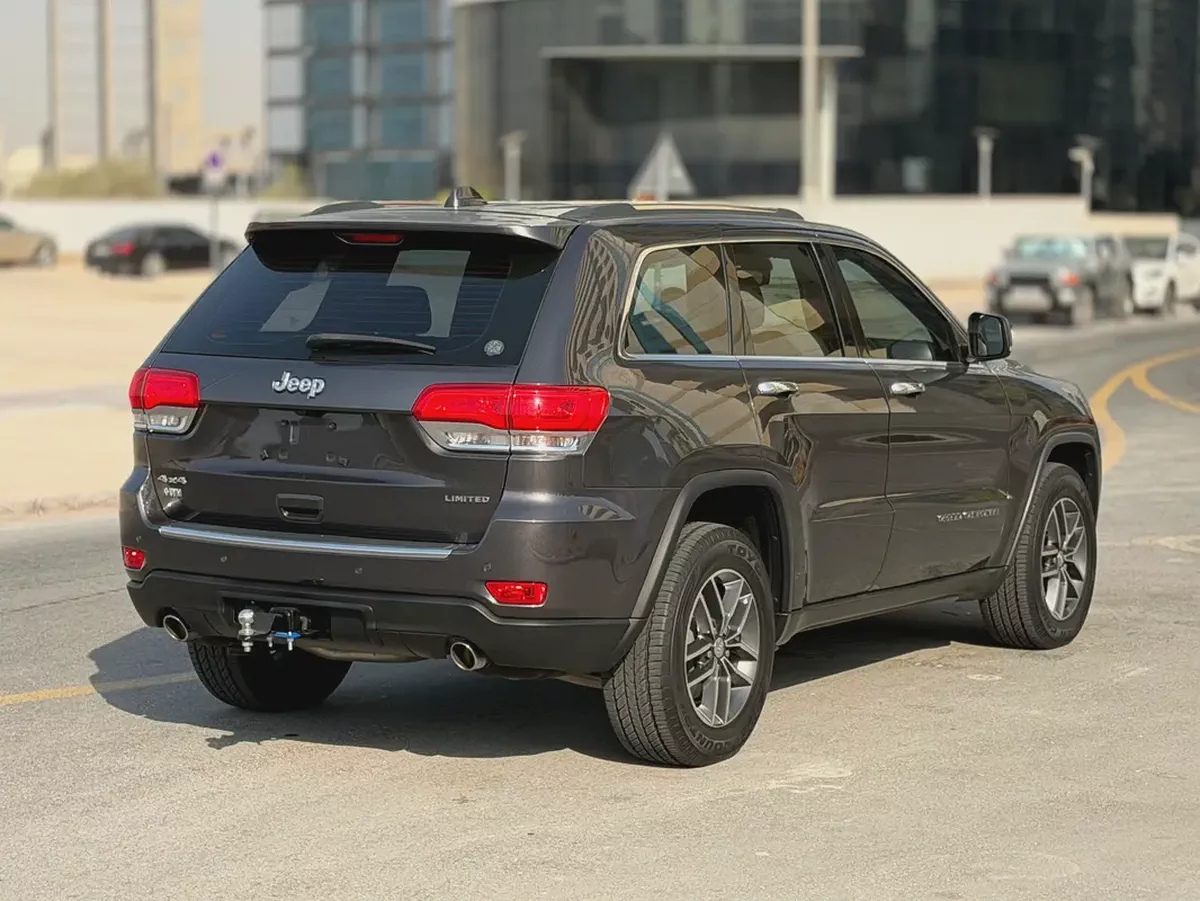 2017 Jeep Grand Cherokee Limited 5.7L V8 | GCC Specs | Excellent Condition-14-14