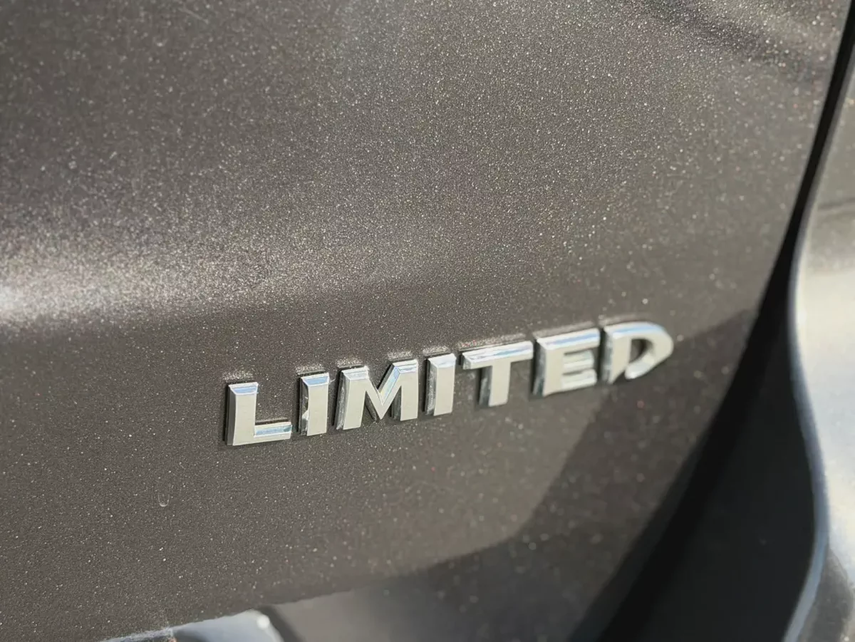2017 Jeep Grand Cherokee Limited 5.7L V8 | GCC Specs | Excellent Condition-18-18