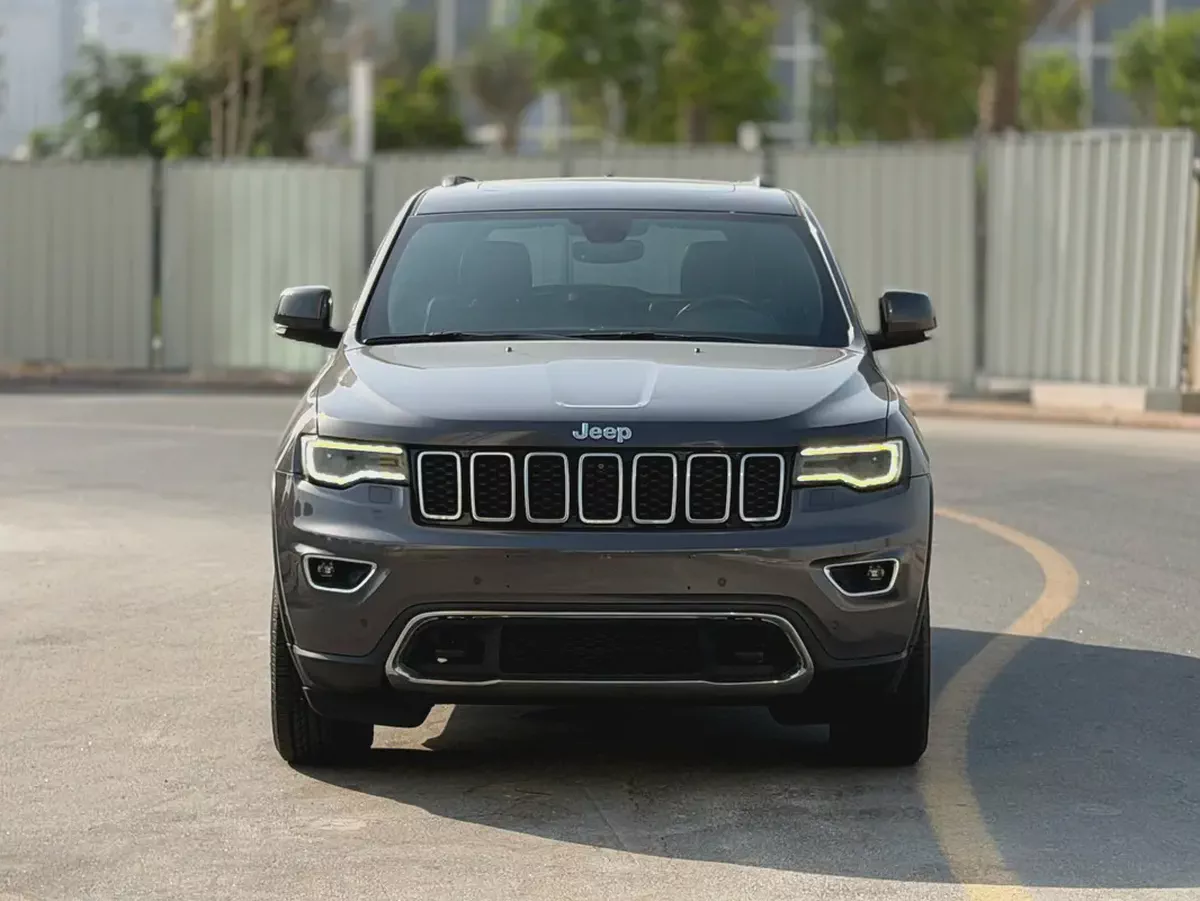 2017 Jeep Grand Cherokee Limited 5.7L V8 | GCC Specs | Excellent Condition-1-1