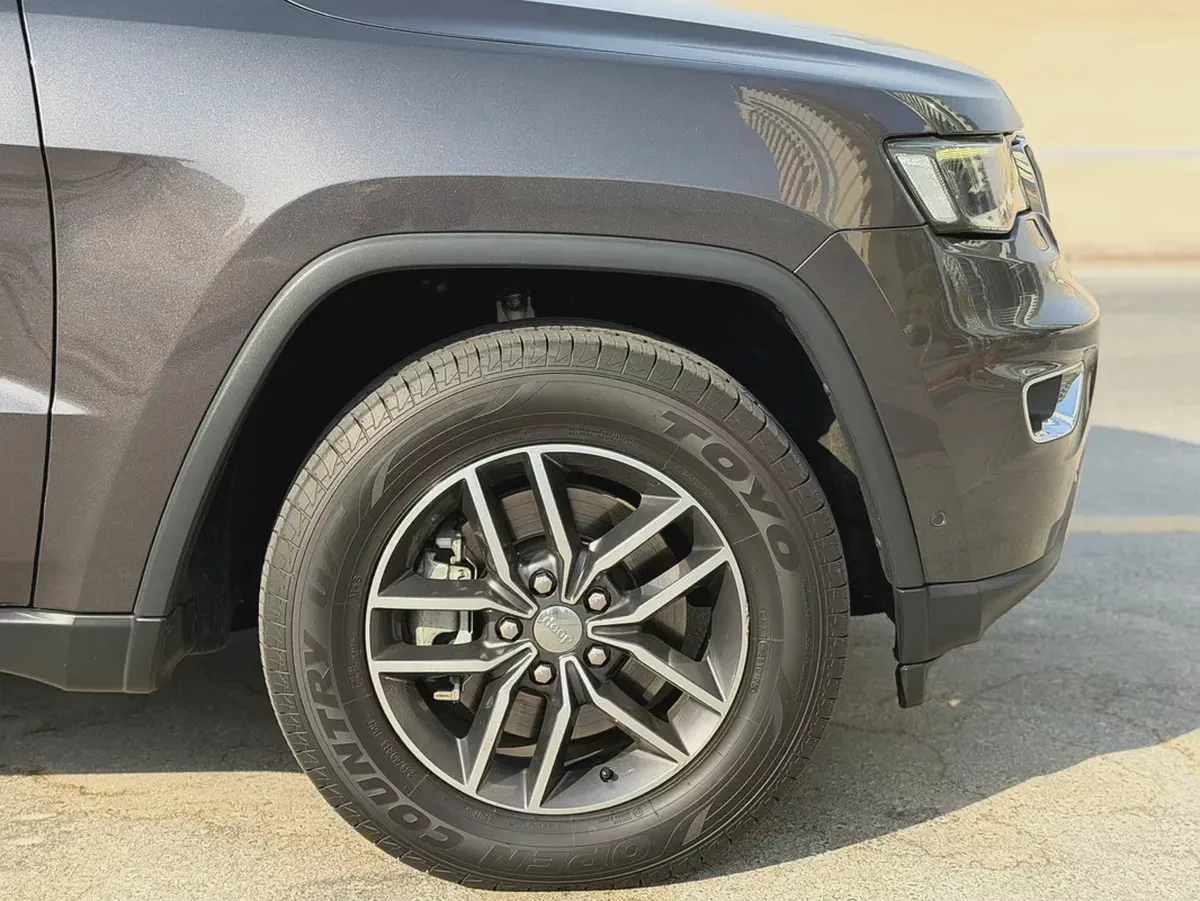 2017 Jeep Grand Cherokee Limited 5.7L V8 | GCC Specs | Excellent Condition-3-3