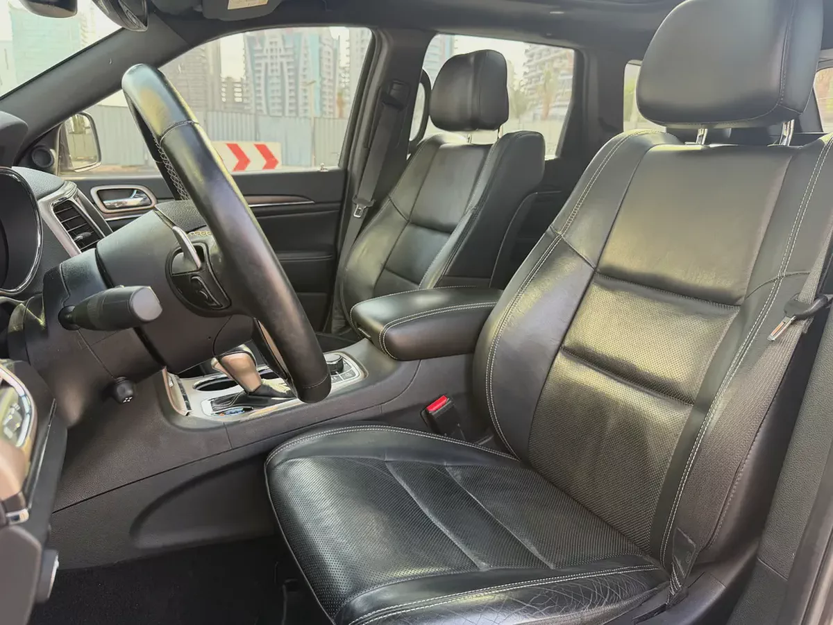 2017 Jeep Grand Cherokee Limited 5.7L V8 | GCC Specs | Excellent Condition-7-7
