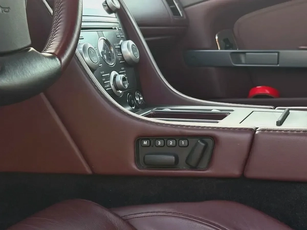 ASTON MARTIN VANTAGE | 4.7L V8 | 2009 | GCC SPECS