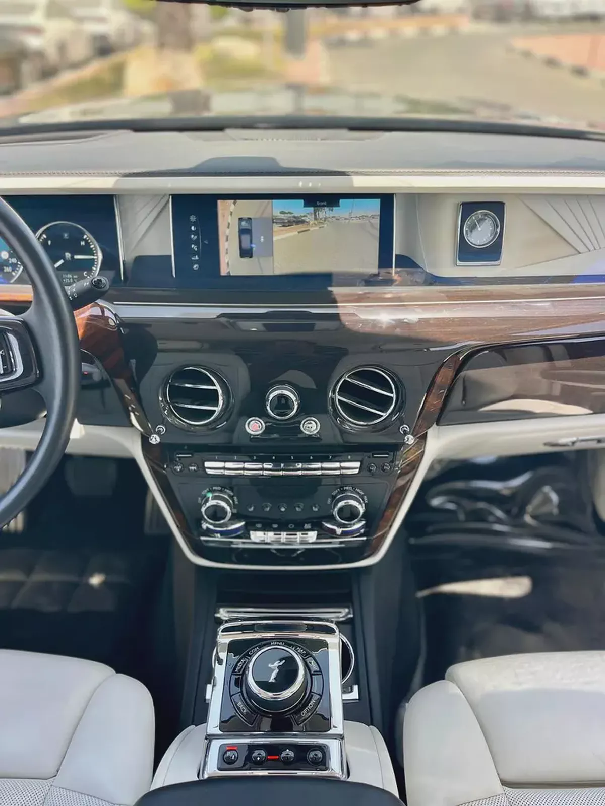 2019 Rolls-Royce Phantom Extended Wheelbase – GCC Specs, Immaculate Condition-9-9