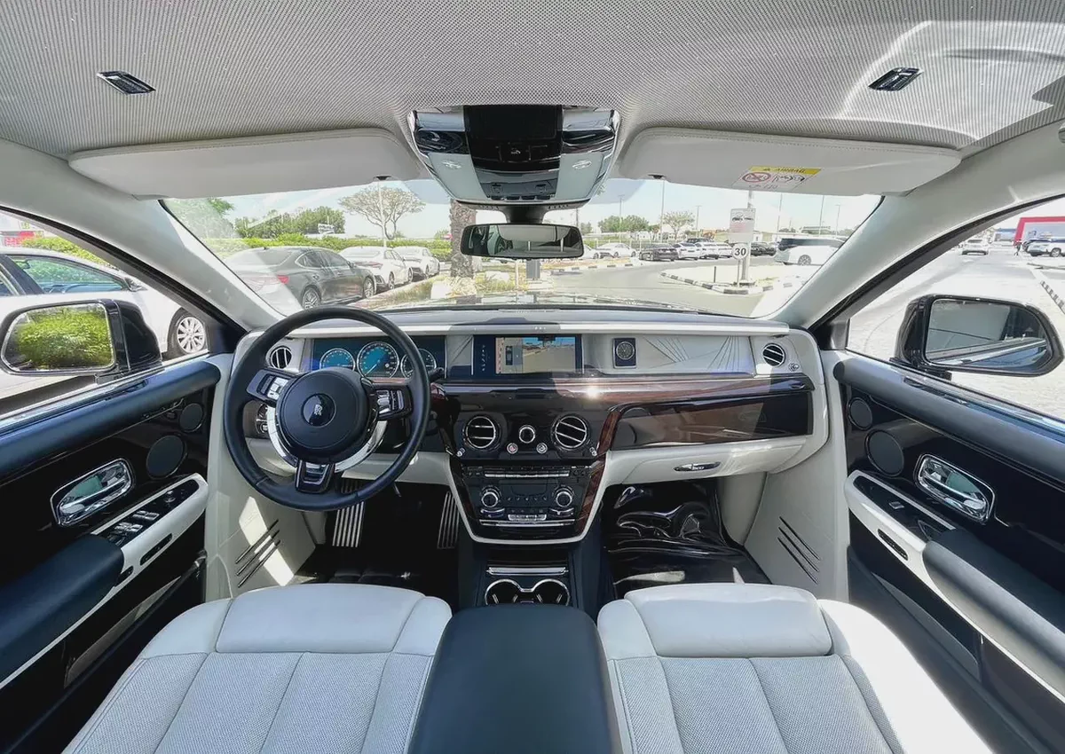 2019 Rolls-Royce Phantom Extended Wheelbase – GCC Specs, Immaculate Condition-10-10