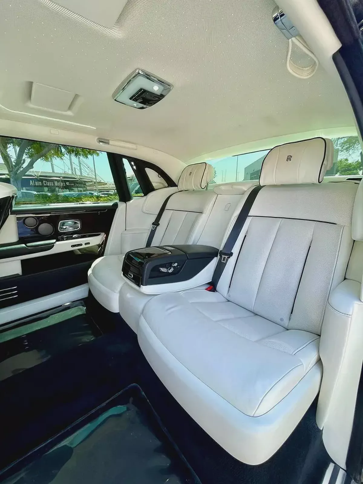 2019 Rolls-Royce Phantom Extended Wheelbase – GCC Specs, Immaculate Condition-15-15