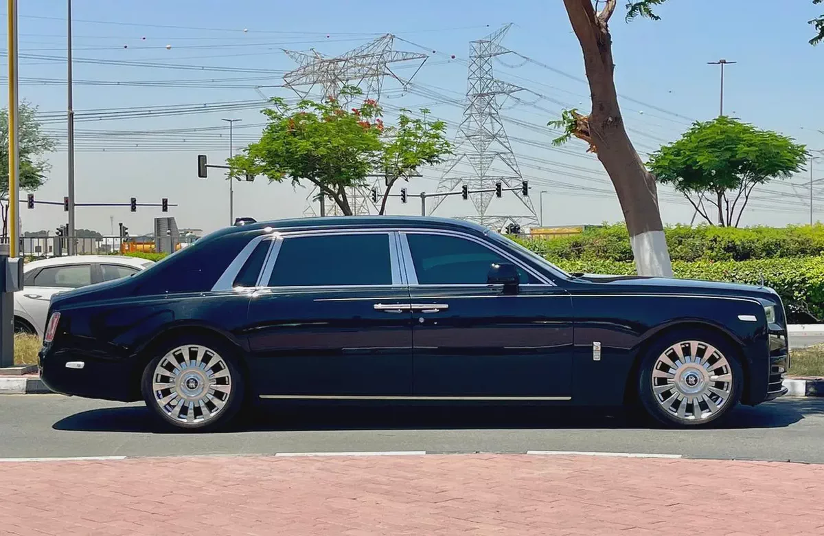 2019 Rolls-Royce Phantom Extended Wheelbase – GCC Specs, Immaculate Condition-5-5