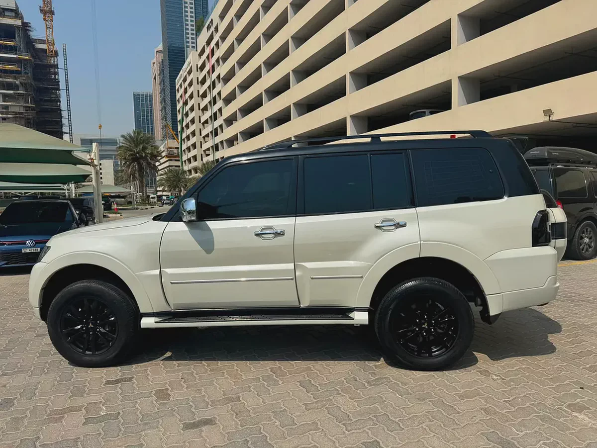 Mitsubishi Pajero GCC Without Bank Pay 19k remaining easy emi | Well Maintained-2-2