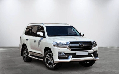 Toyota Land Cruiser VXR 5.7L 4WD VXR 5.7L-8CYL 4WD Grand Touring - Completely Agency Maintained-0