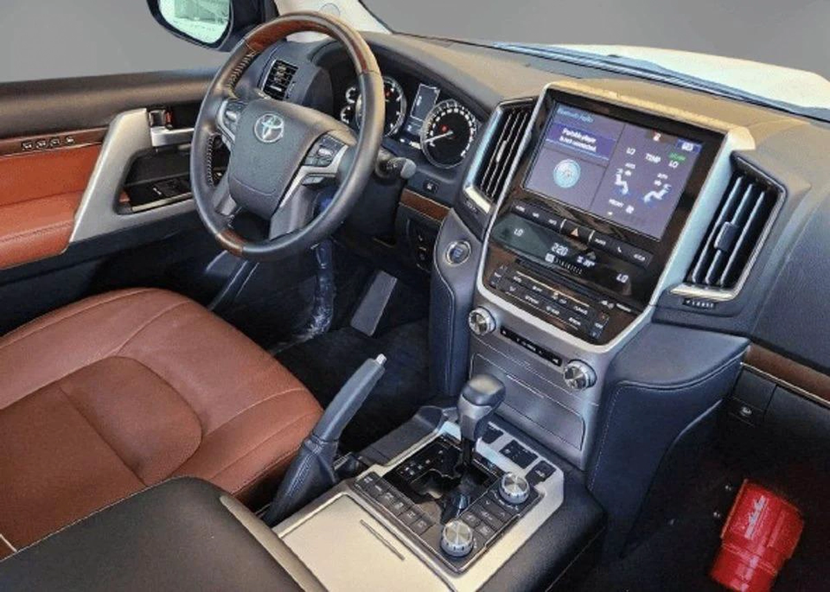 Toyota Land Cruiser VXR 5.7L 4WD VXR 5.7L-8CYL 4WD Grand Touring - Completely Agency Maintained