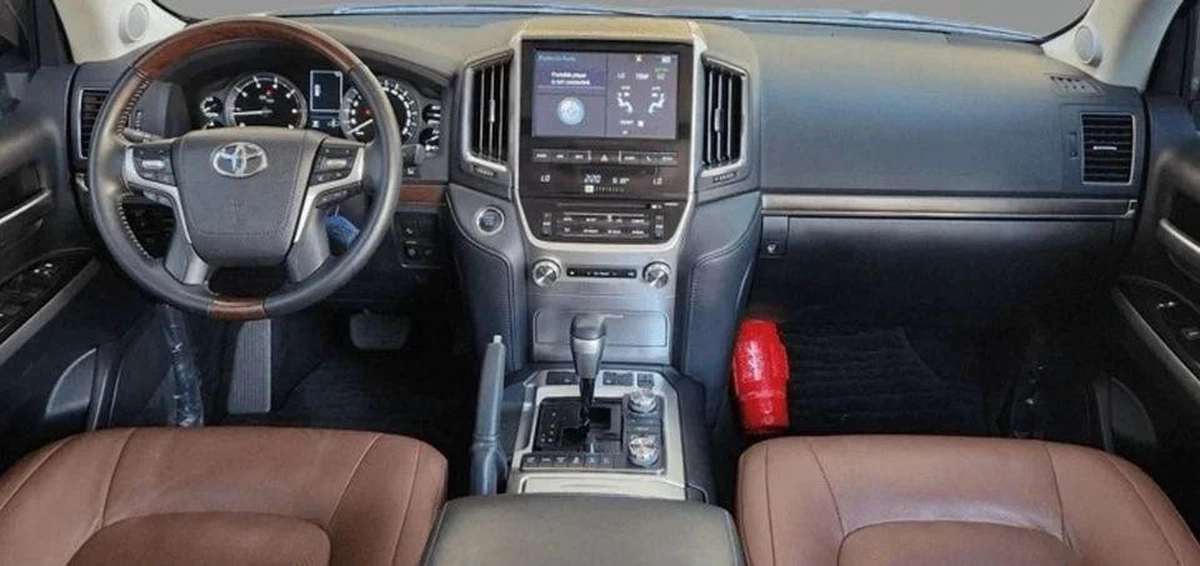 Toyota Land Cruiser VXR 5.7L 4WD VXR 5.7L-8CYL 4WD Grand Touring - Completely Agency Maintained