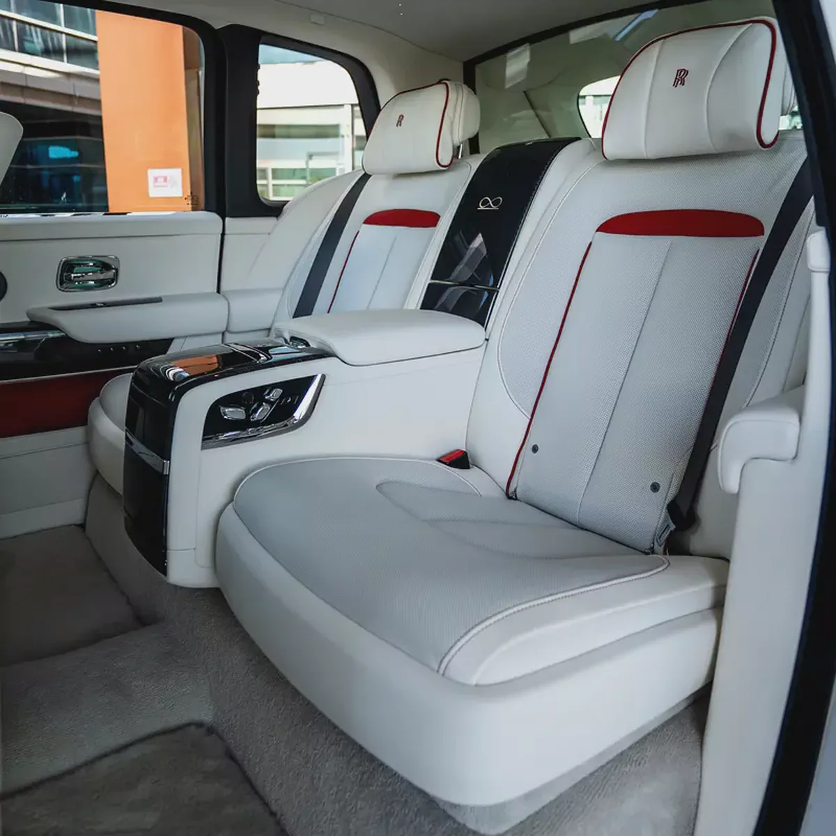 2025  ROLLS ROYCE CULLINAN BLACK BADGE ( BRAND NEW )-12-12