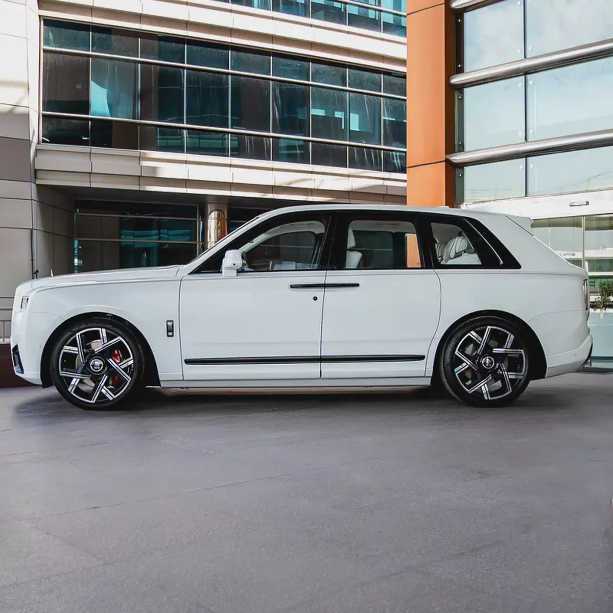 2025  ROLLS ROYCE CULLINAN BLACK BADGE ( BRAND NEW )-4-4