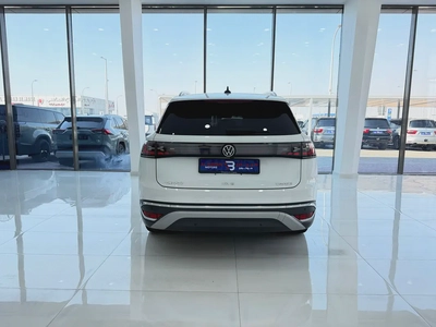 فولكسفاغن اي دي 6 كروز برو 2022 Volkswagen ID.6 Crozz Pro | Electric | 7-Seater | Panoramic Roof-5