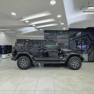 2024 Jeep Wrangler Sahara-2