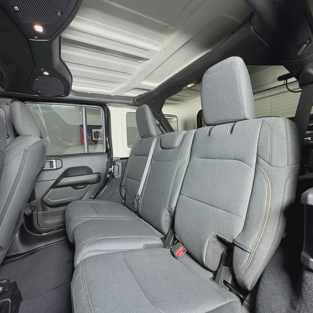 2024 Jeep Wrangler Sahara-10-10