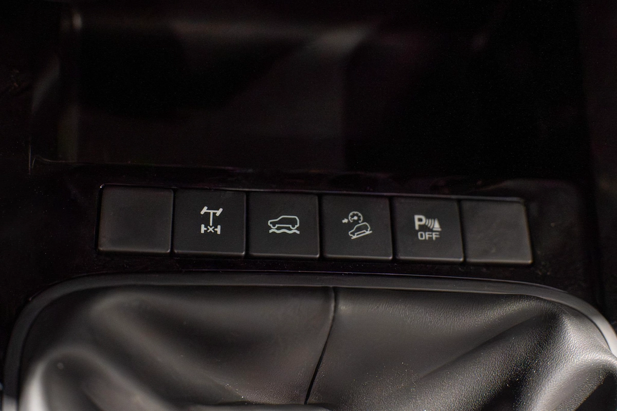 ISUZU D-MAX GT MANUAL-12-12